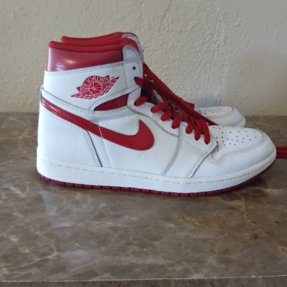 Nike Air Jordan High-Top Sneakers - Metallic Reds Retro (2017) Used